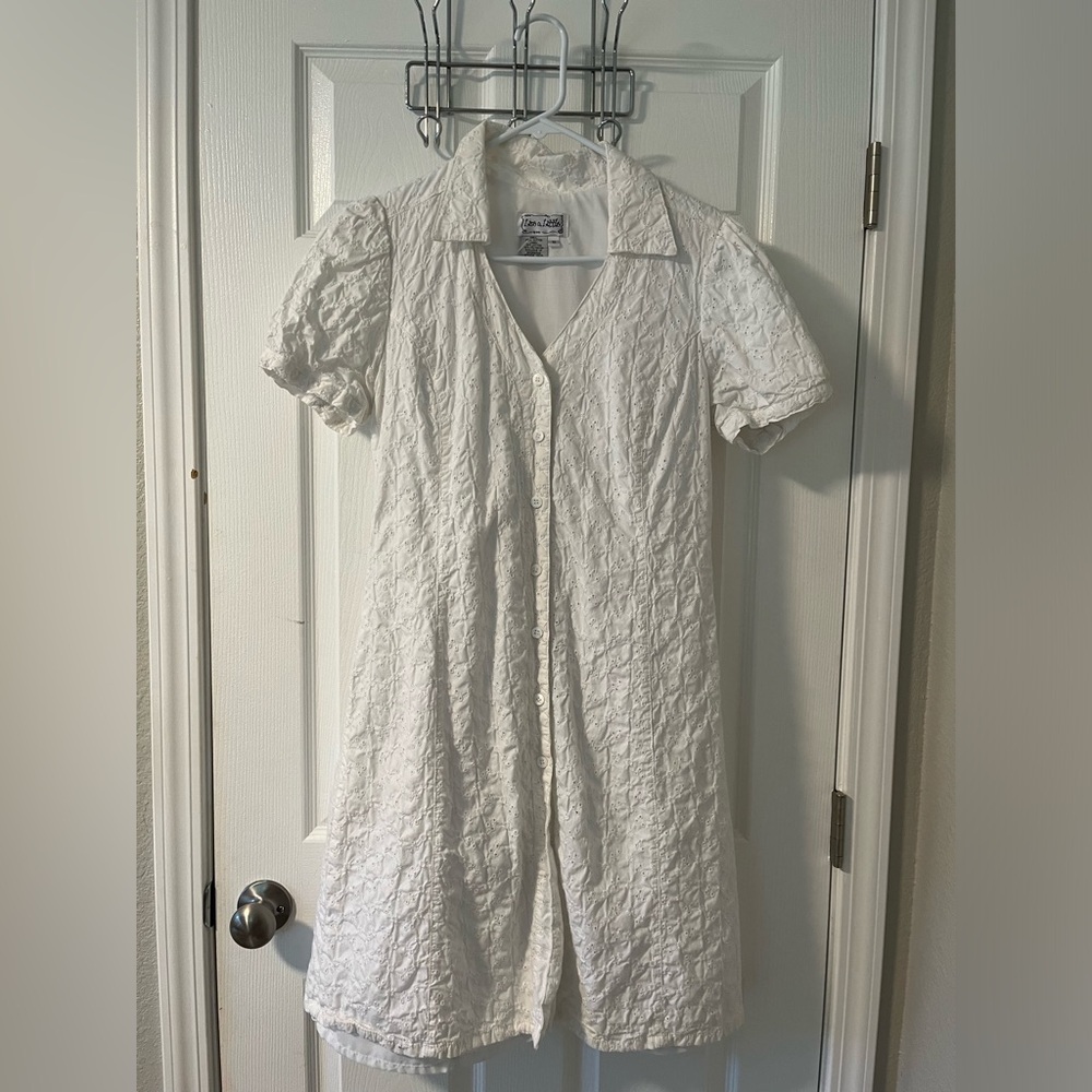 White, A-line button up dress. High décolletage.